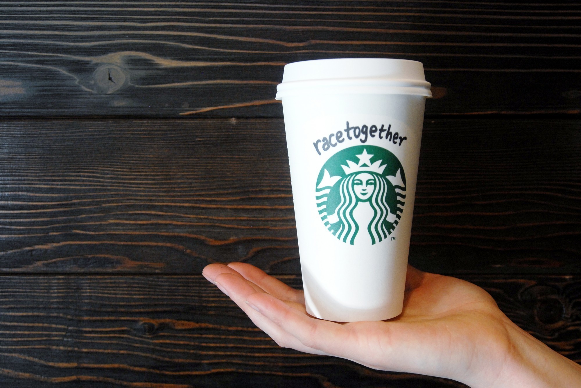 Starbucks-ends-Race-Together-coffee-cup-campaign